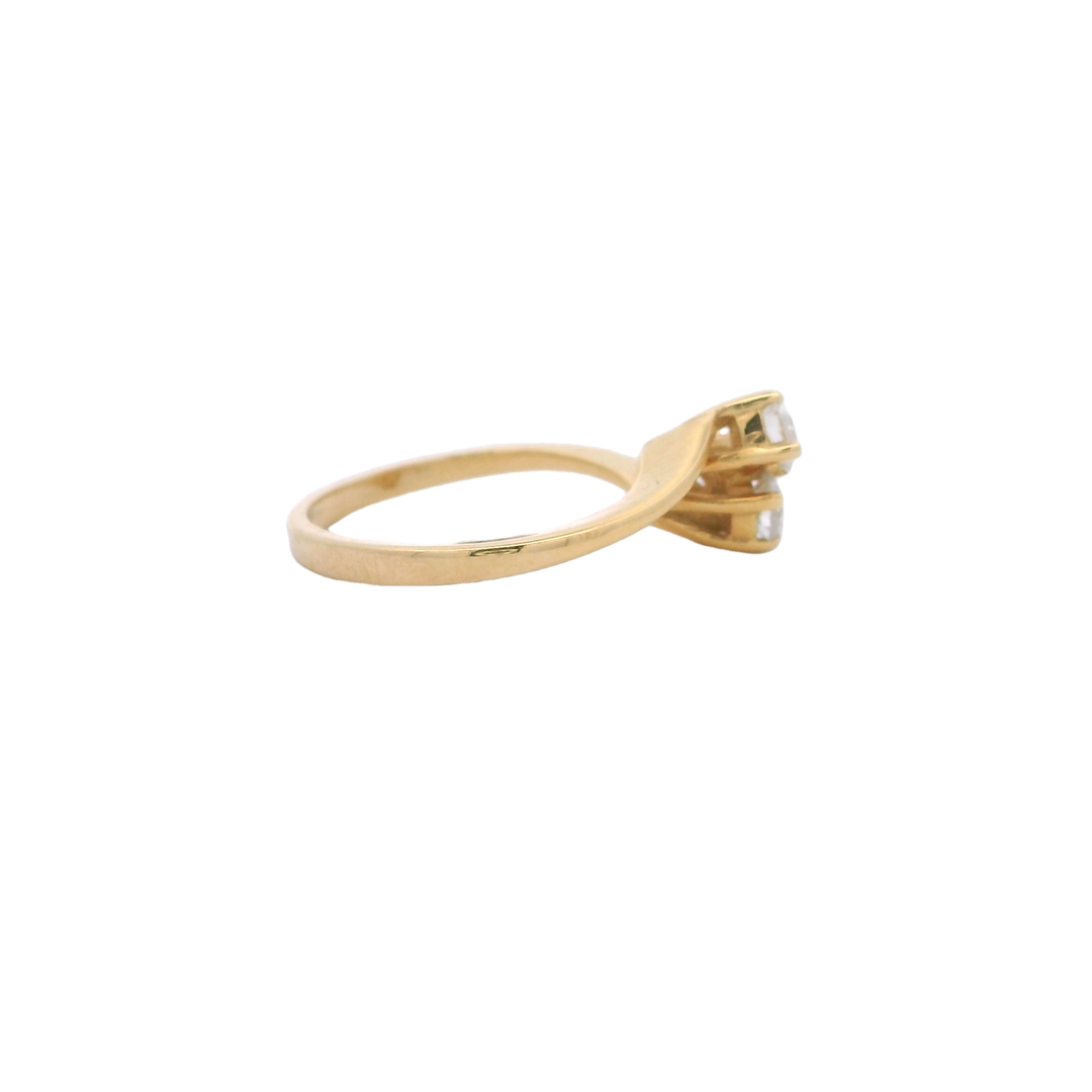 18ct YG Ring 3 Diamond Ring