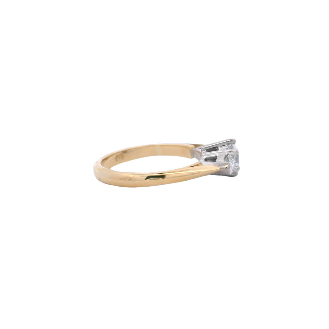 Ring 18ct 2T Trilogy Ring