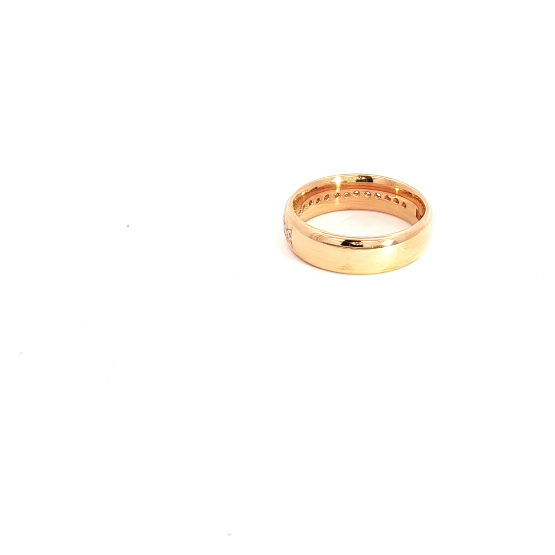 Yellow Gold Band Ring with Round Brilliant Cut Diamonds