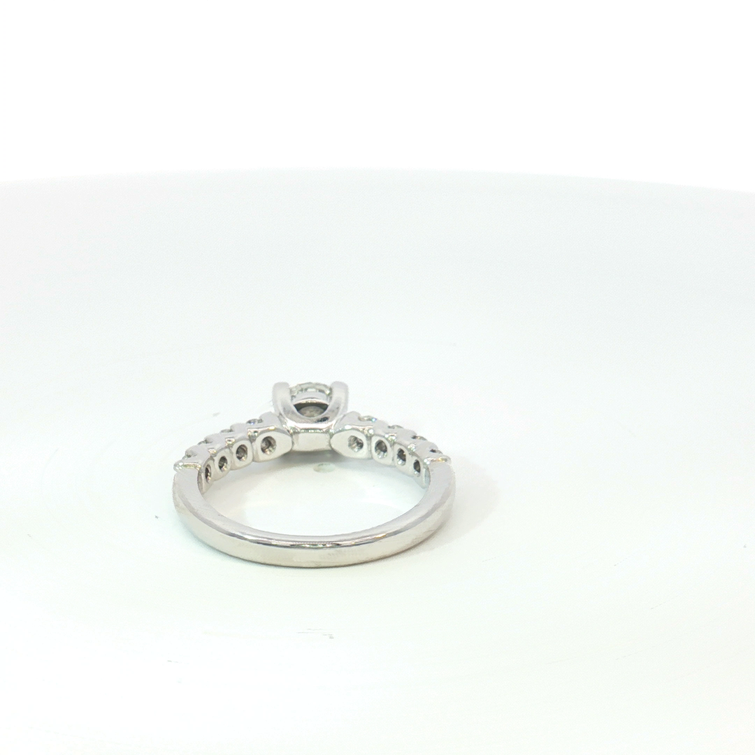 18ct White Gold Diamond Ring