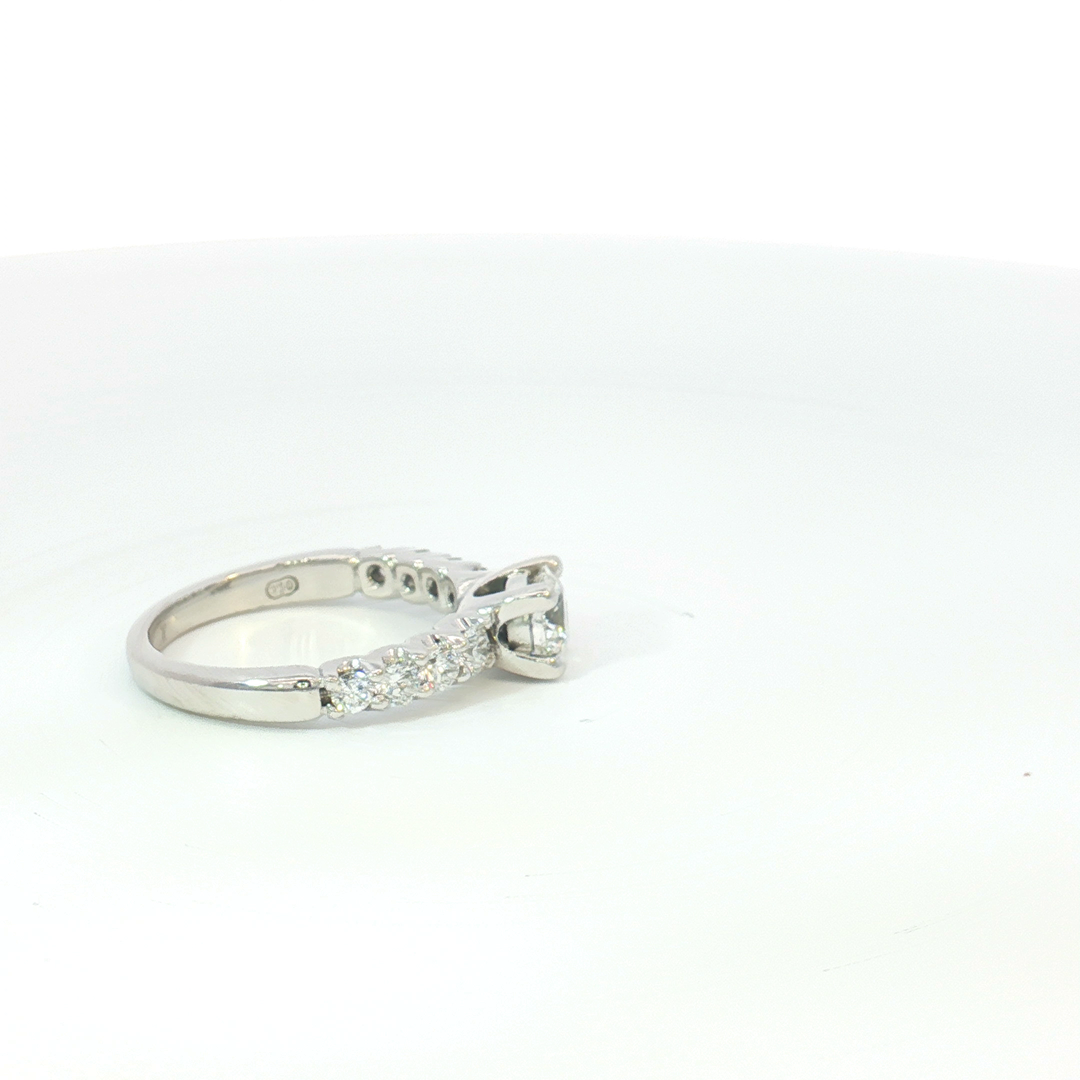 18ct White Gold Diamond Ring