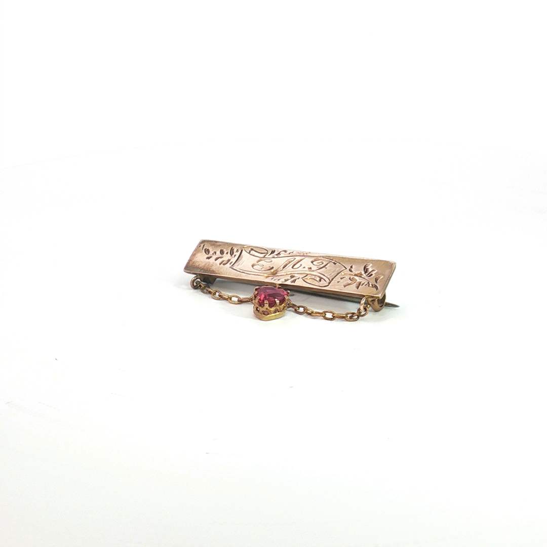 9ct RG Ruby Doublet Engraved Brooch