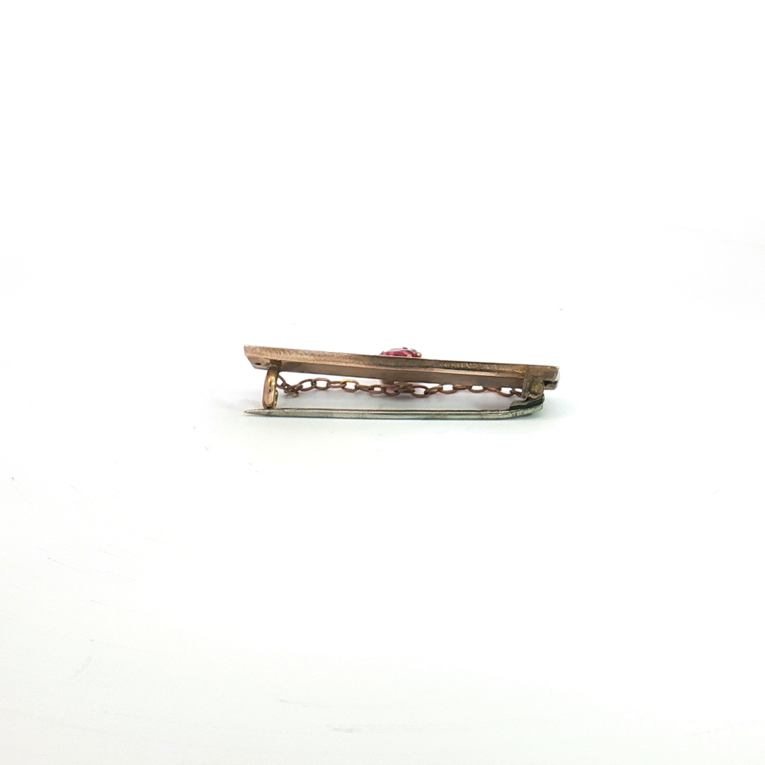 9ct RG Ruby Doublet Engraved Brooch