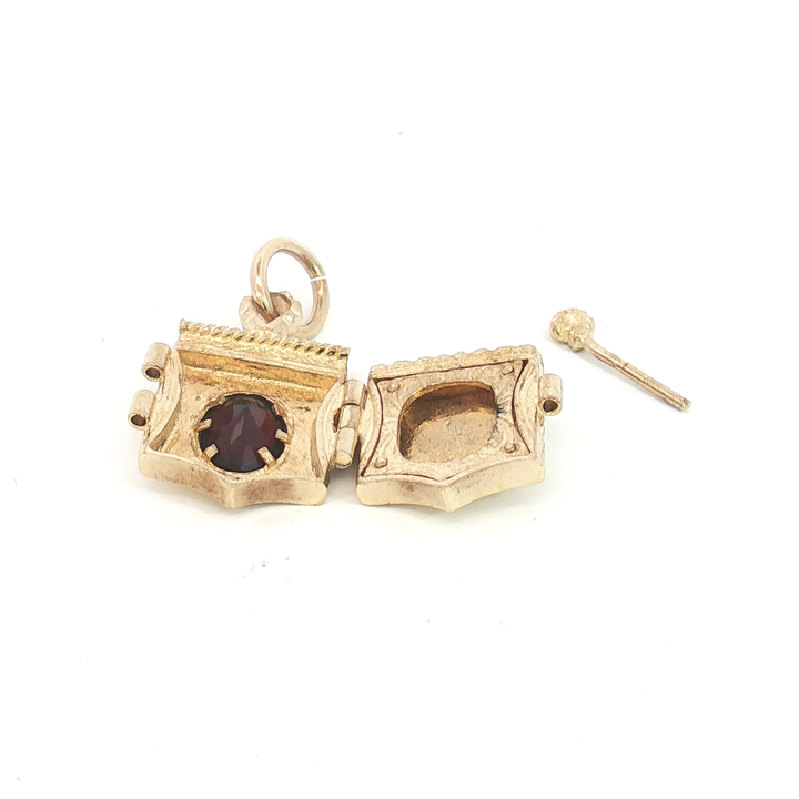 9ct YG Locket Pendant with Garnet