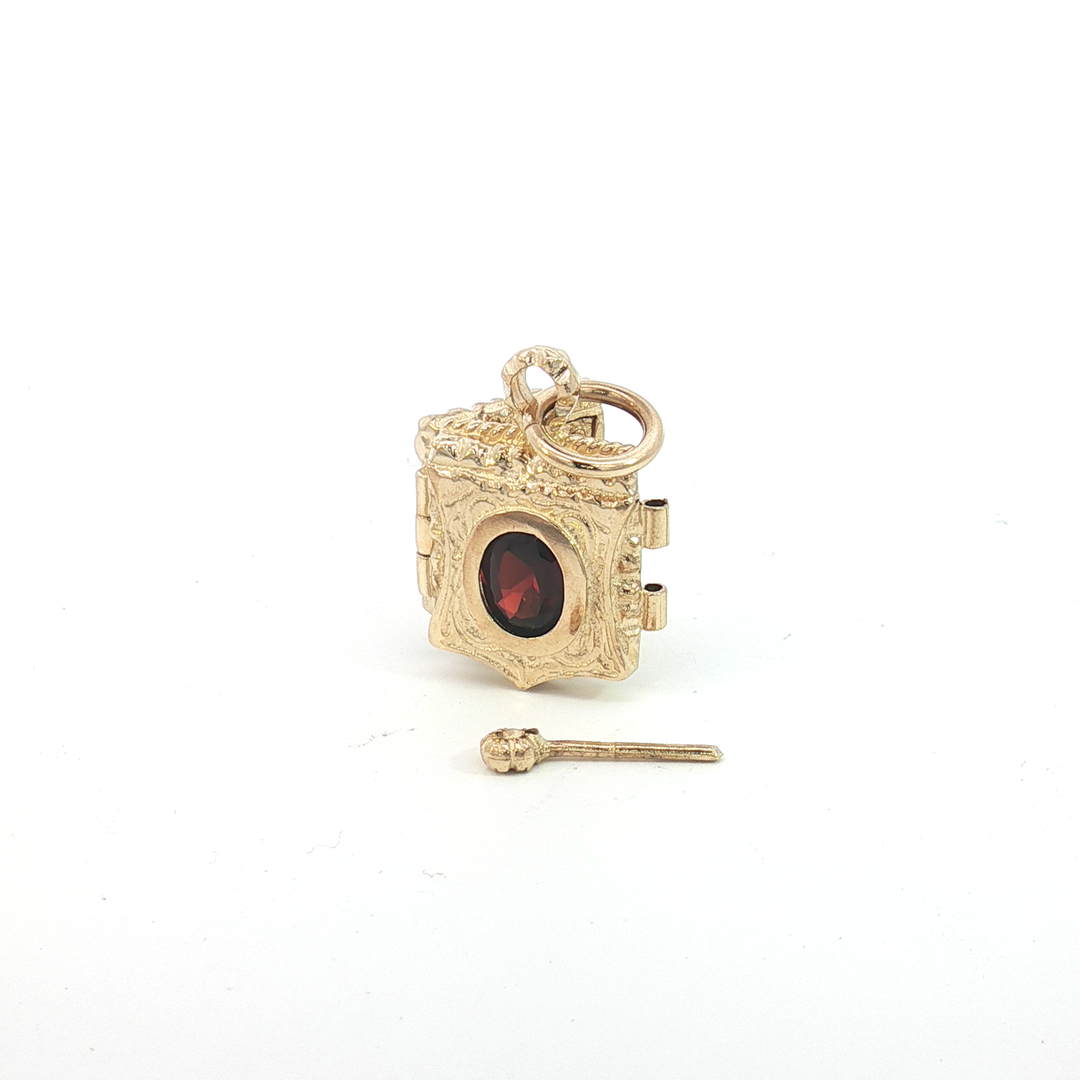 9ct YG Locket Pendant with Garnet