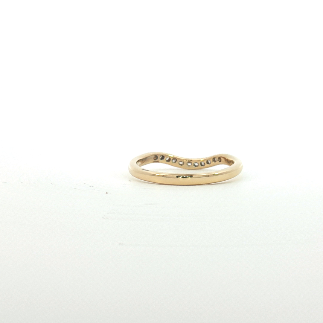 18ct YG Curved Diamond Set Wedder