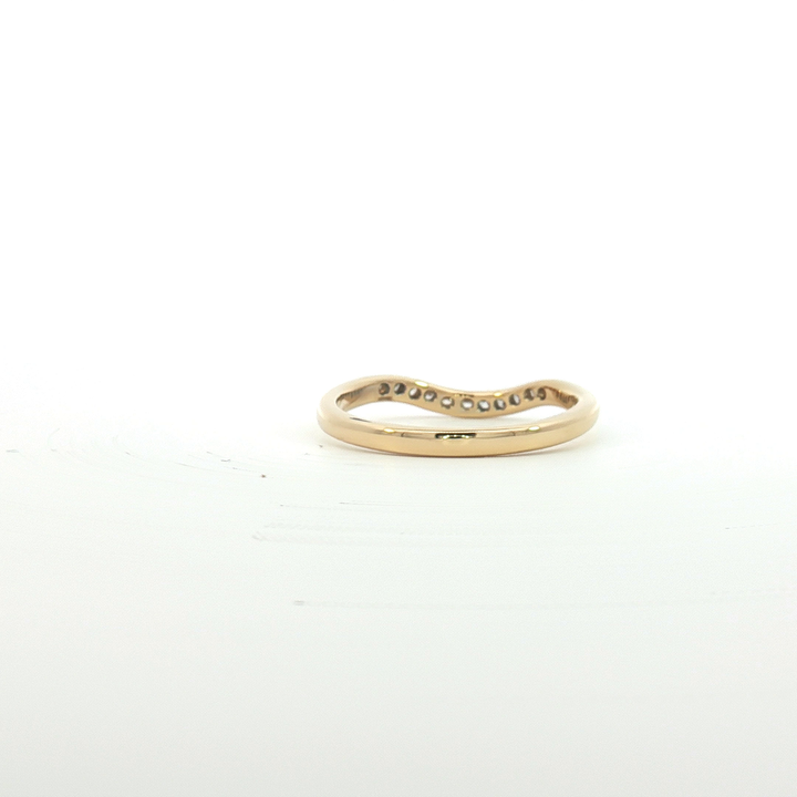 18ct YG Curved Diamond Set Wedder
