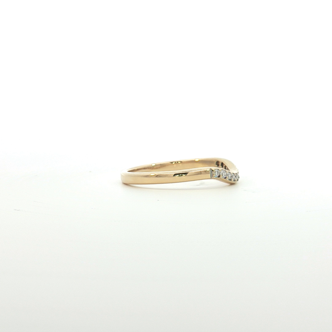18ct YG Curved Diamond Set Wedder