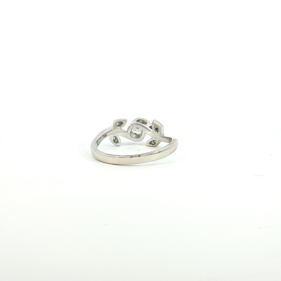 18ct WG Diamond Dress Ring