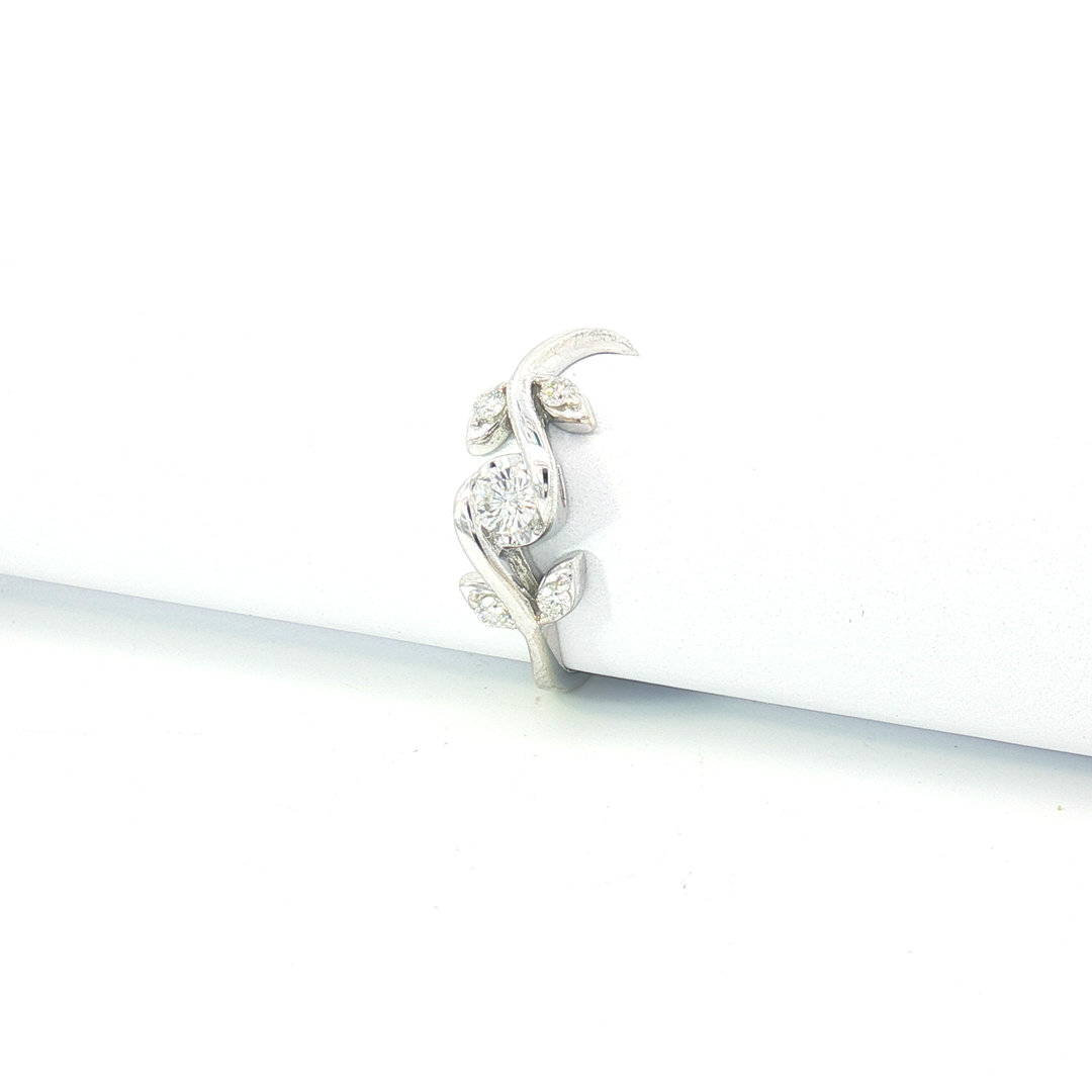 18ct WG Diamond Dress Ring