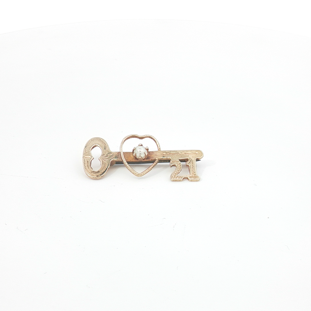 9ct RG 21st Birthday Key Brooch with Pearl