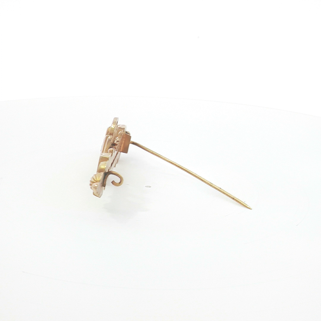 9ct YG Bar Brooch with Sapphire Doublet