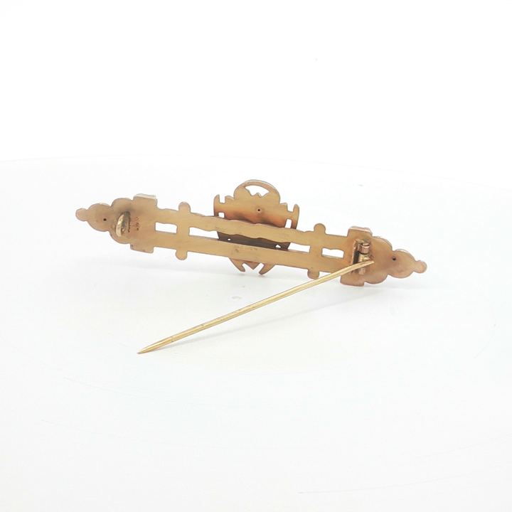 9ct YG Bar Brooch with Sapphire Doublet
