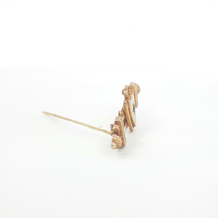 9ct YG Bar Brooch with Sapphire Doublet