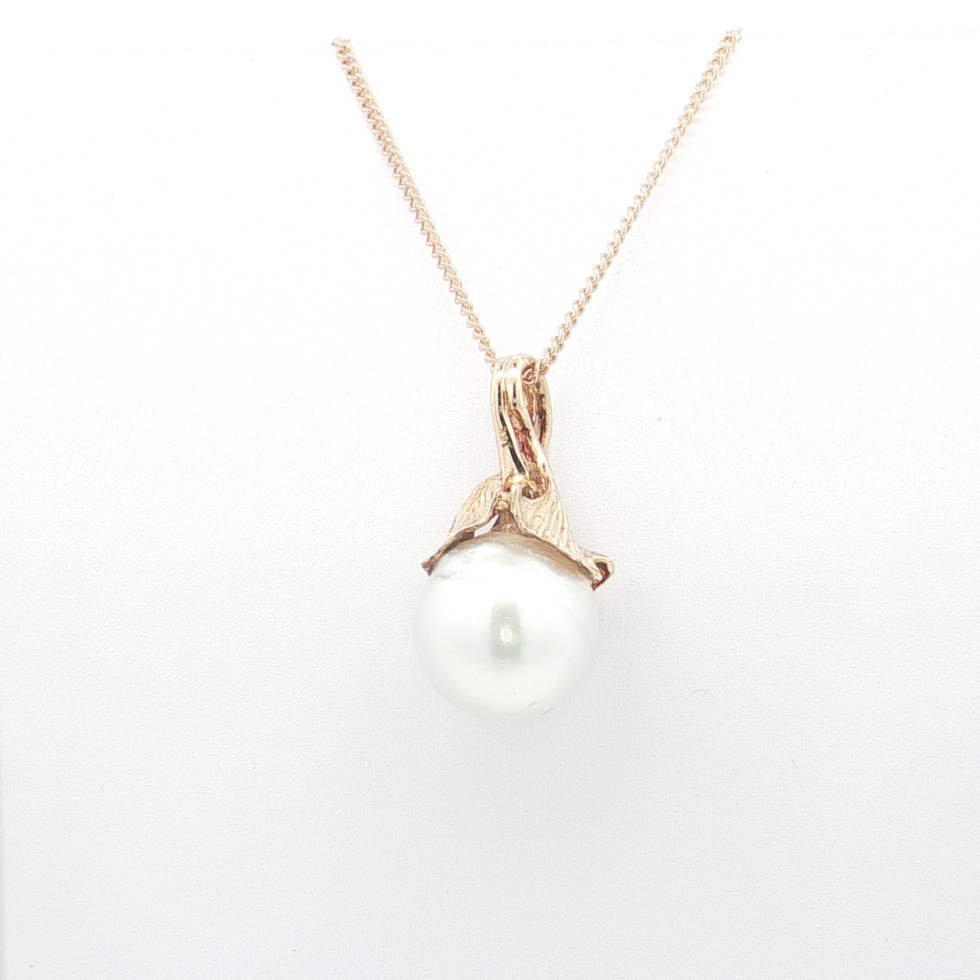 Set of 14ct YG Pearl Pendant and Matching Pair of Earrings