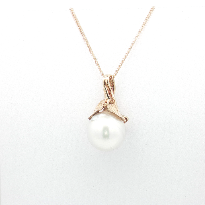 Set of 14ct YG Pearl Pendant and Matching Pair of Earrings