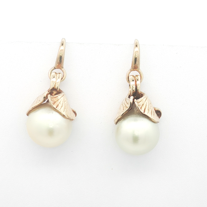 Set of 14ct YG Pearl Pendant and Matching Pair of Earrings