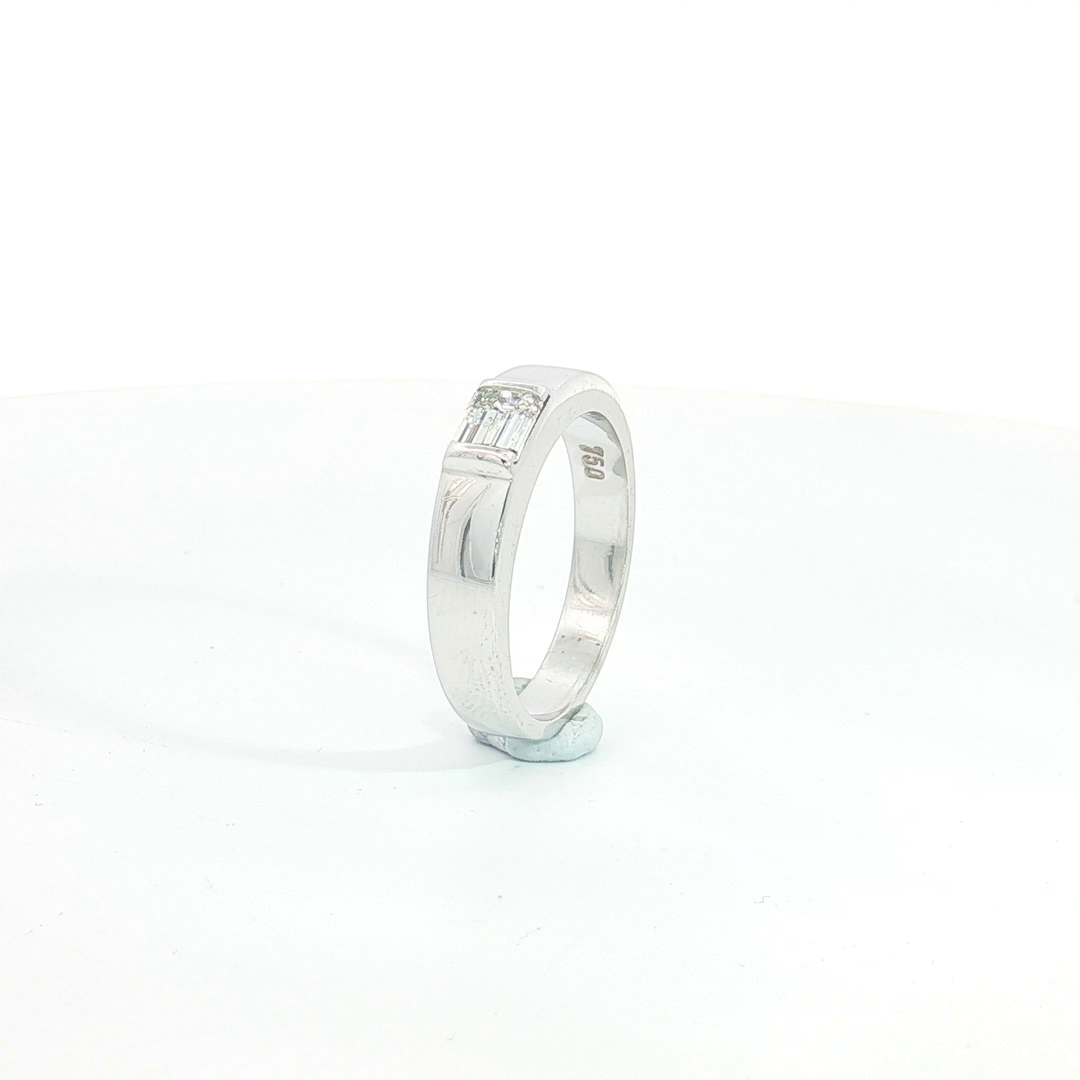 18ct WG Emerald-Cut Diamond Solitaire Ring