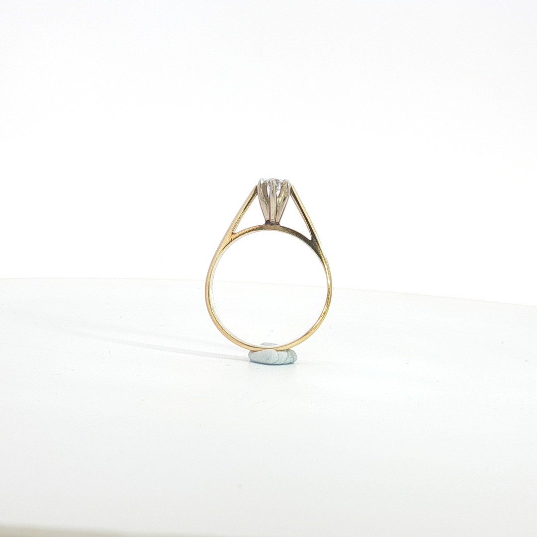18ct YG Round Diamond Solitaire Ring