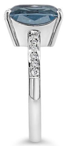 18ct white gold aquamarine cushion ring