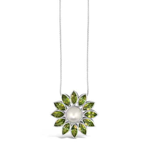 Ladies 18ct White Gold Pearl and Peridot Pendant