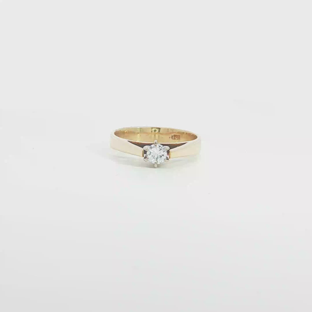 18ct YG Round Diamond Solitaire Ring