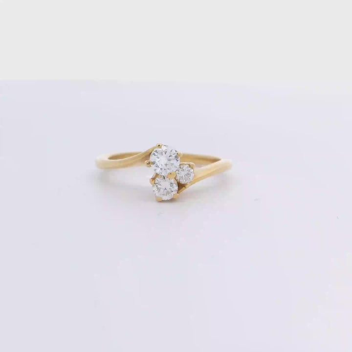 18ct YG Ring 3 Diamond Ring