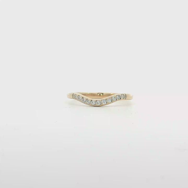 18ct YG Curved Diamond Set Wedder
